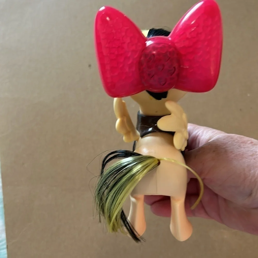 EUC My Little Pony The Movie singing songbird serenade SIA musical toy & outfit - Picture 4 of 9